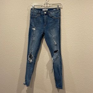 Distressed skinny jeans